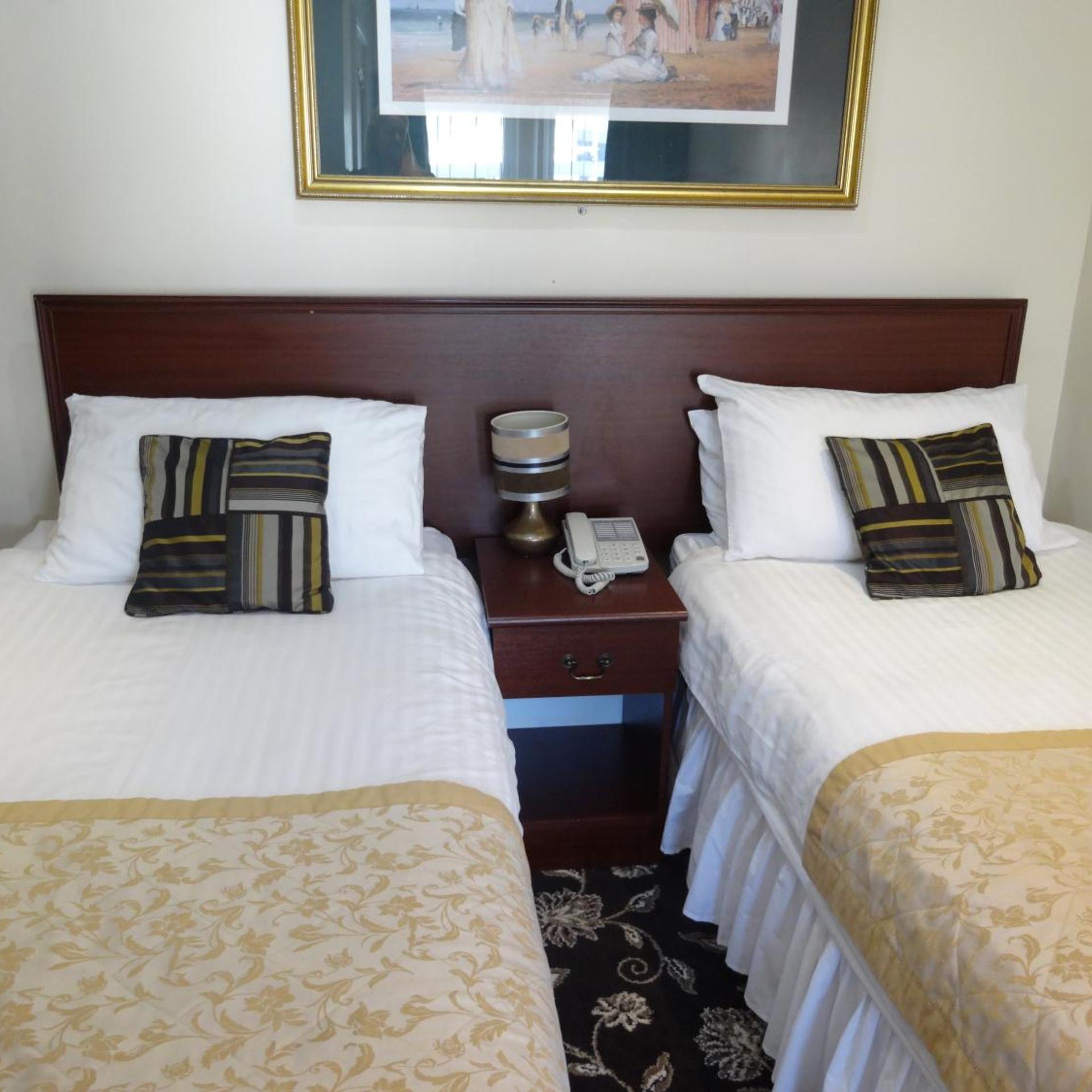 Waverley Hotel 10/38