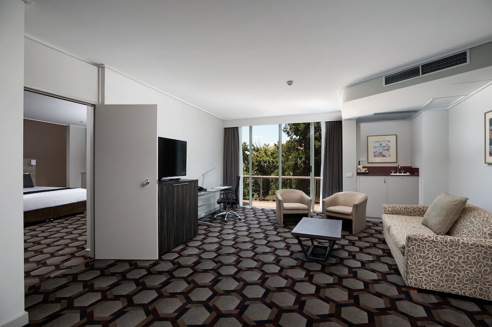Rydges Canberra 46/59