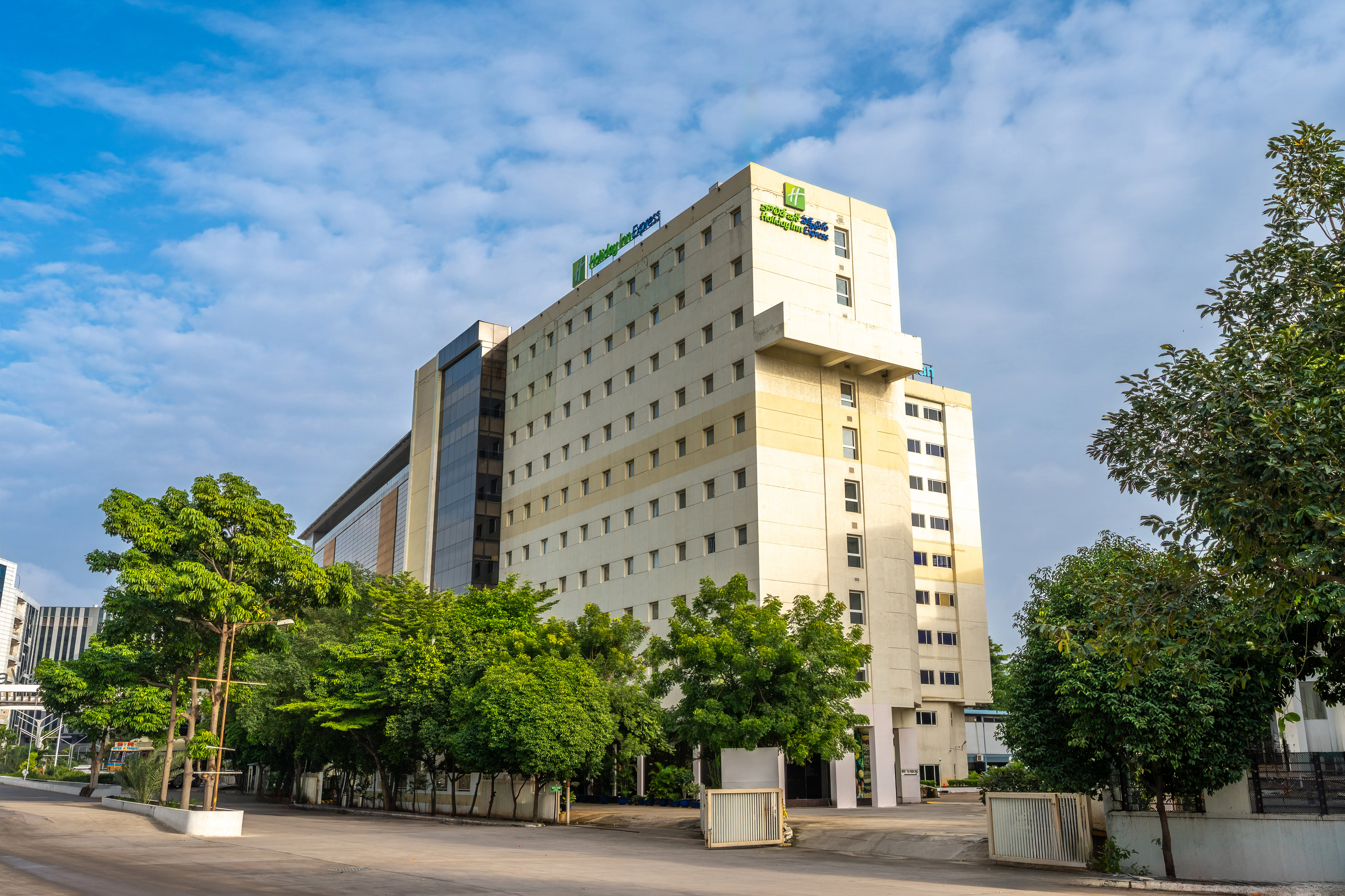 Holiday Inn Express Hyderabad Hitec City 4/76
