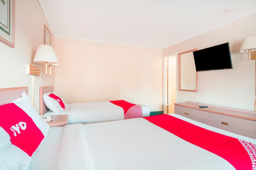OYO Hotel Durham West Hills 25/36