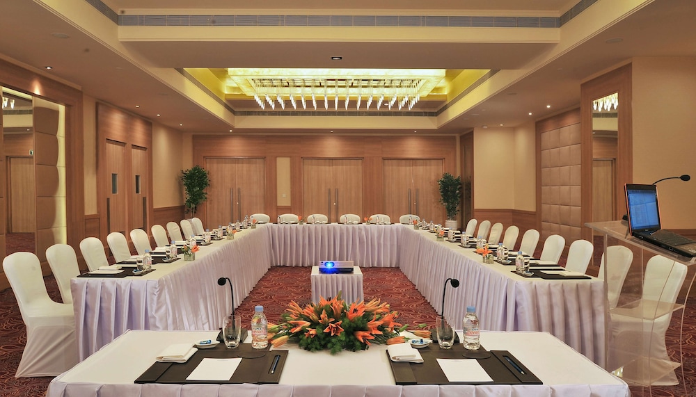 Radisson Hyderabad Hitec City 53/66