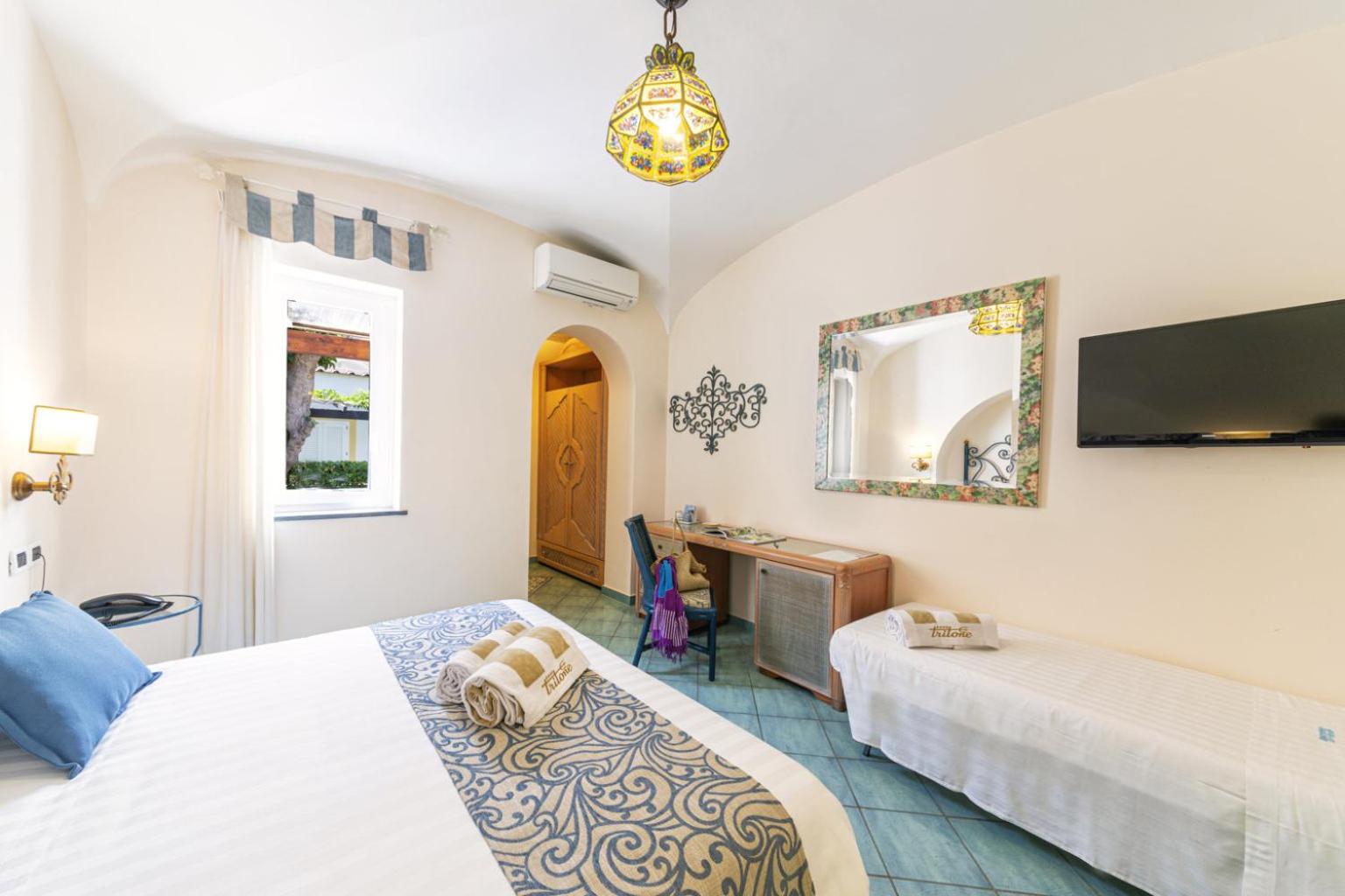 Standard, Queen Bed