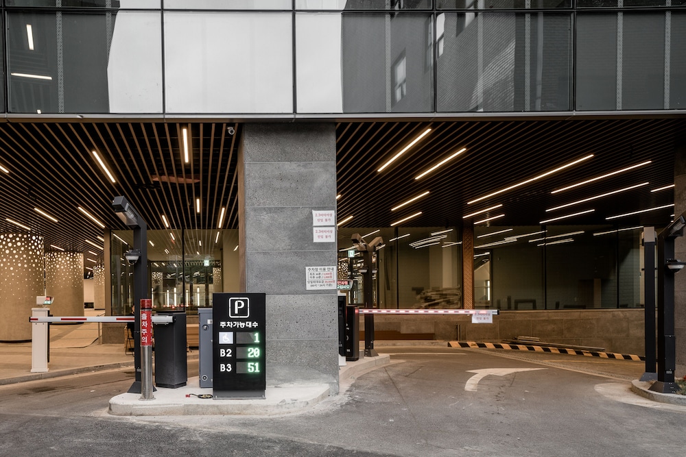 Nine Tree by Parnas Seoul Insadong 65/70