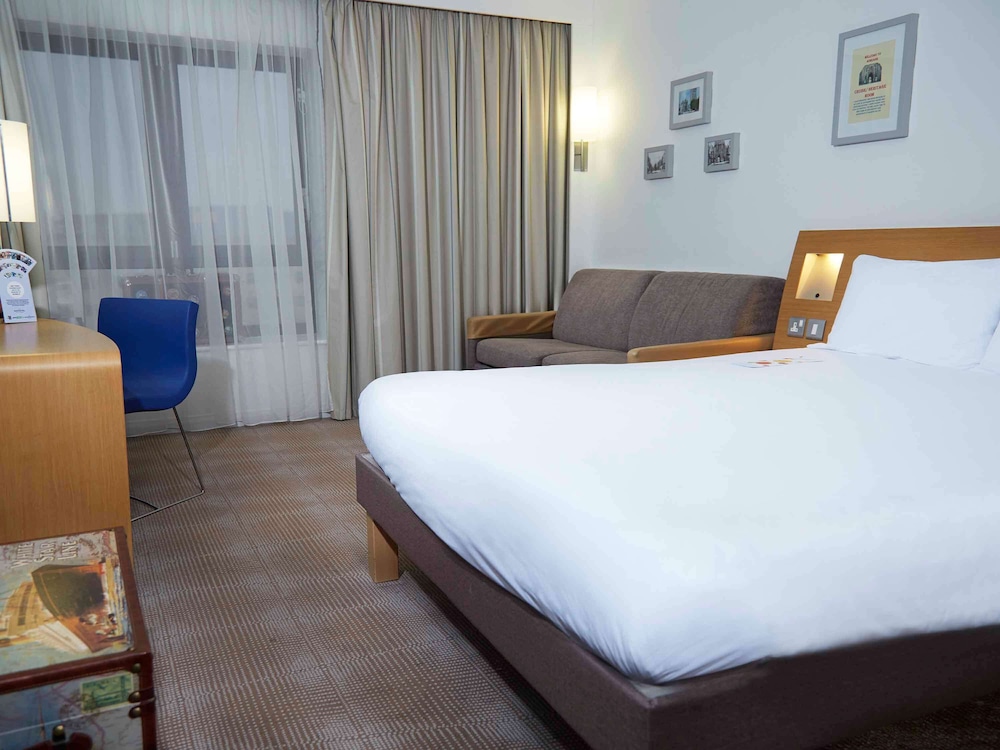 غرفة قياسية بسرير كوين مع أريكة، Novotel Southampton 9/10