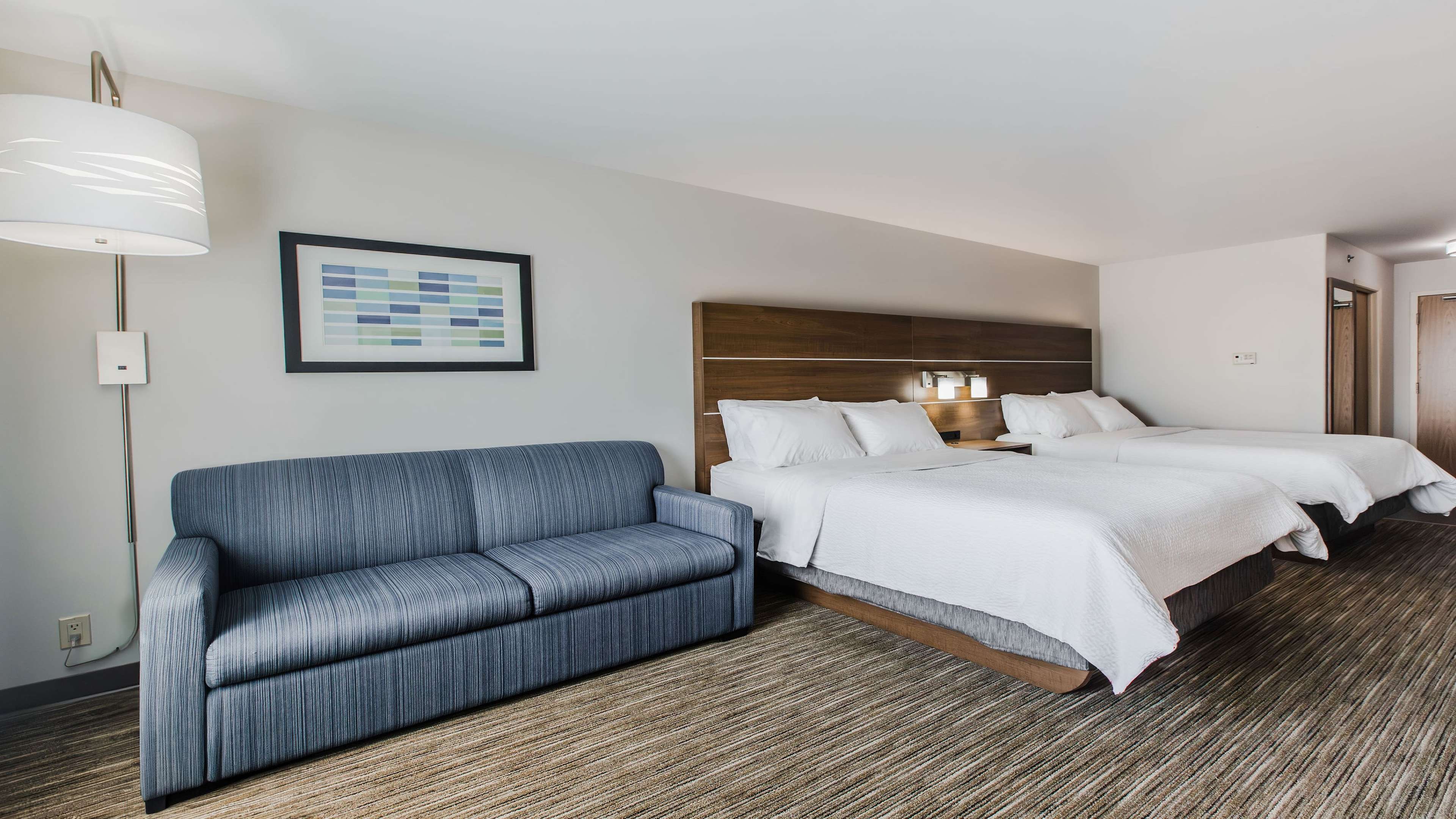 Holiday Inn Express Suites South 29/73