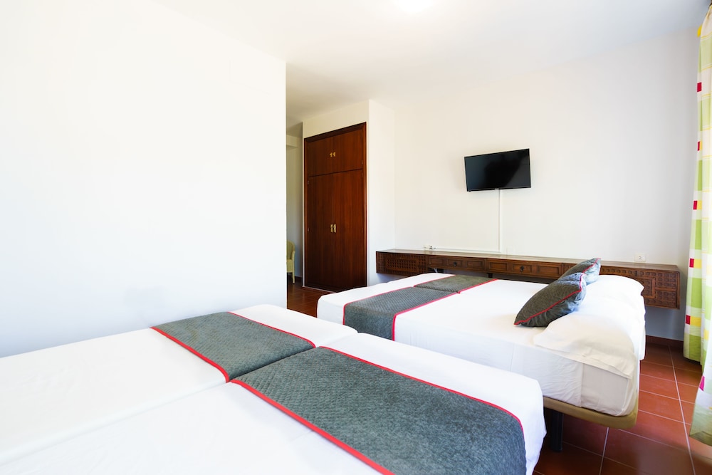 OYO HOTEL LAS CUMBRES 20/39