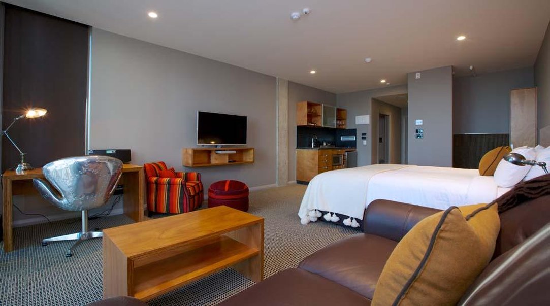 King and Queen Hotel Suites 13/18