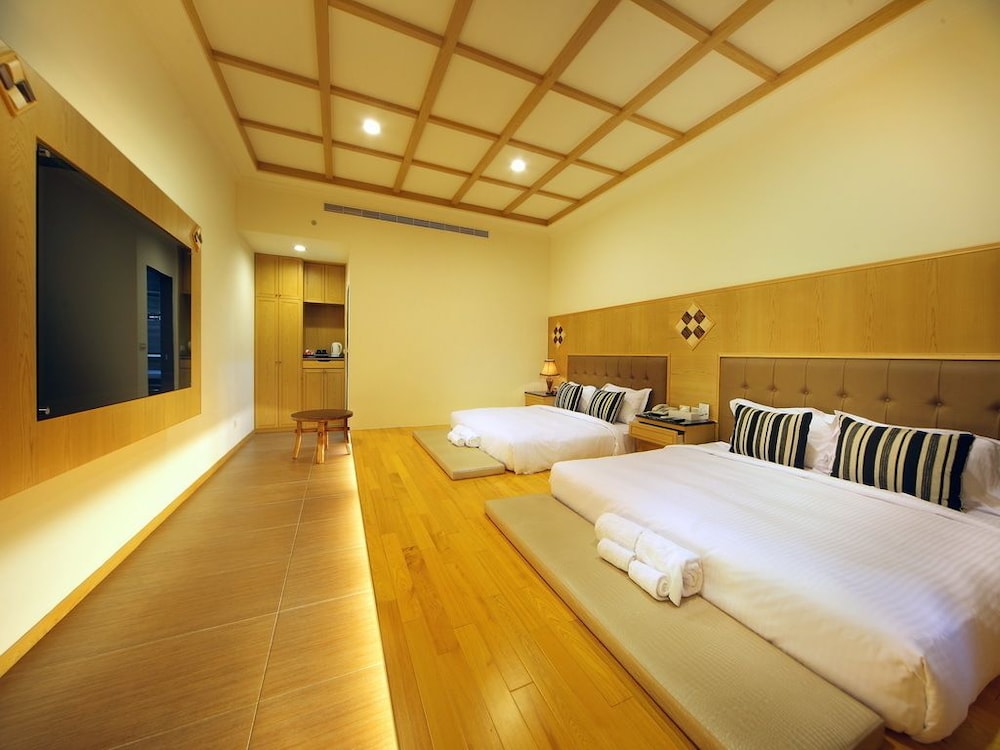 Lan Hai Inn 12/48