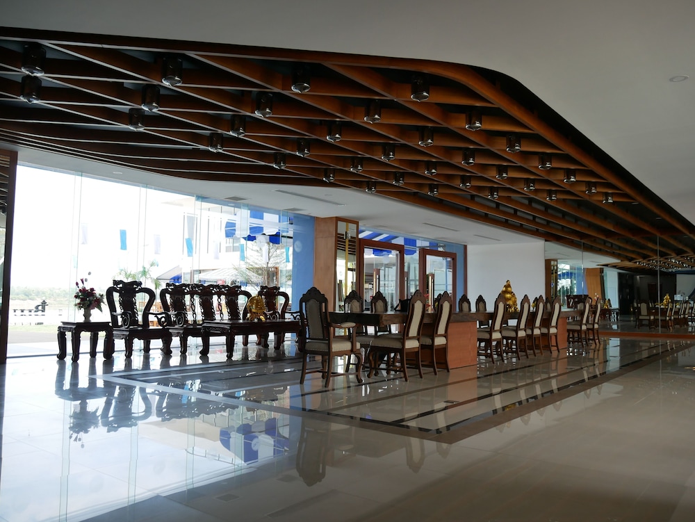 Blu Hotel Nakhon Phanom 23/35
