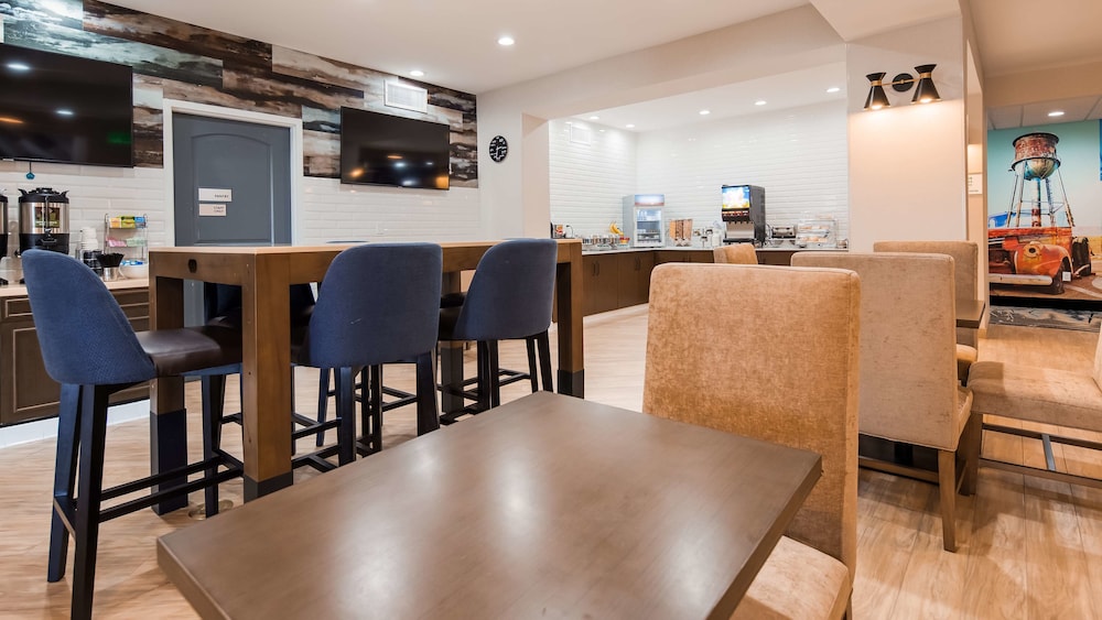 Best Western Plus New Barstow Inn & Suites 30/34