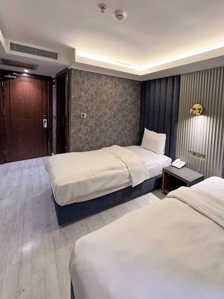 CLASSIC, TWIN BEDS