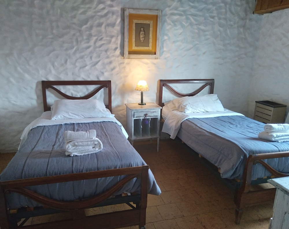 ROOM, DOUBLE BED, SHARED BATHROOM