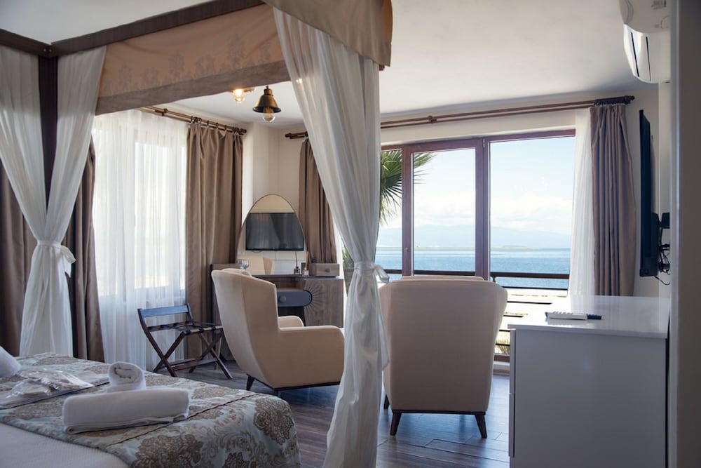 Cunda Aksac Otel 38/50