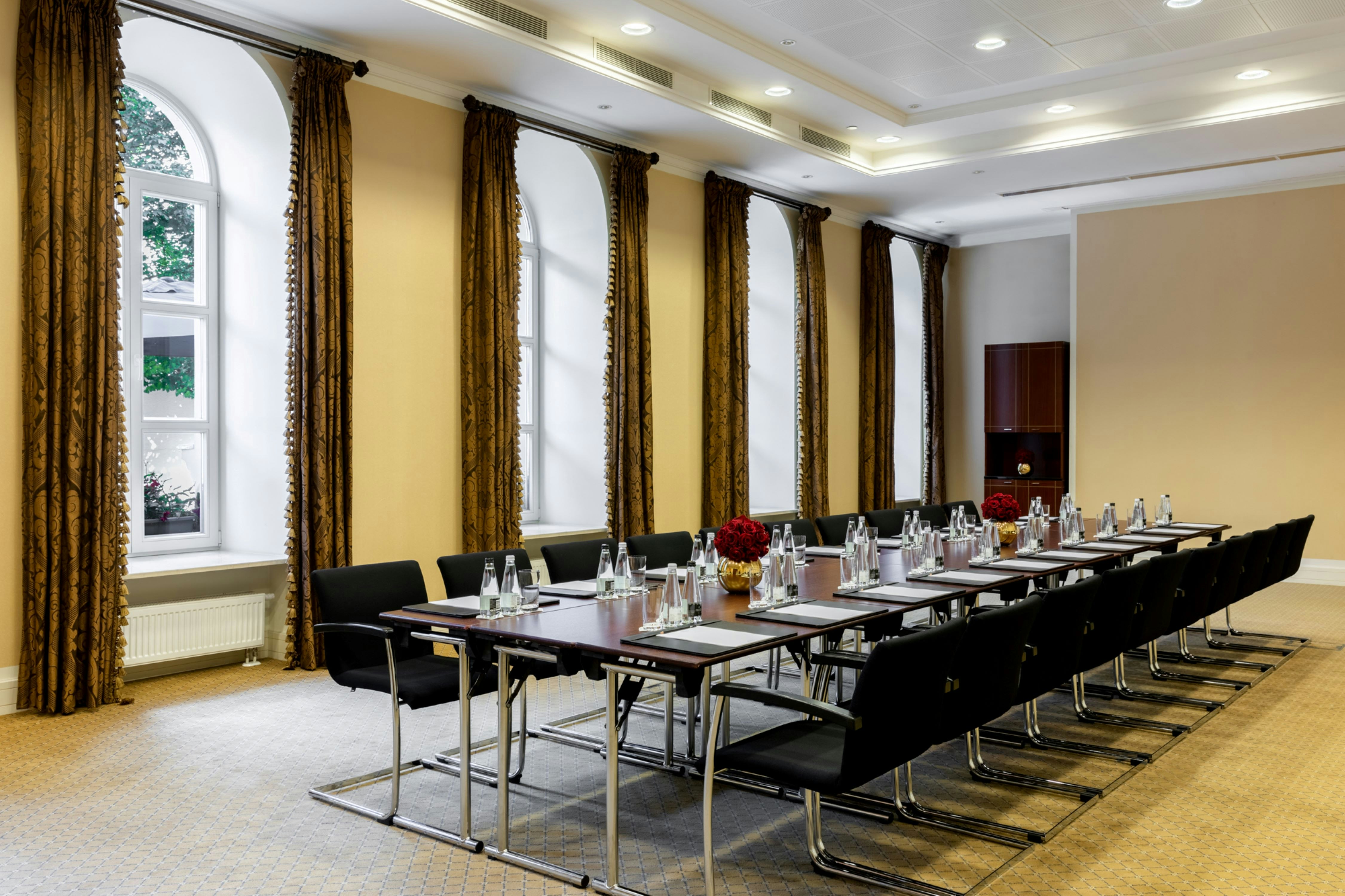 Grand Hotel Vilnius, Curio Collection by Hilton 37/47