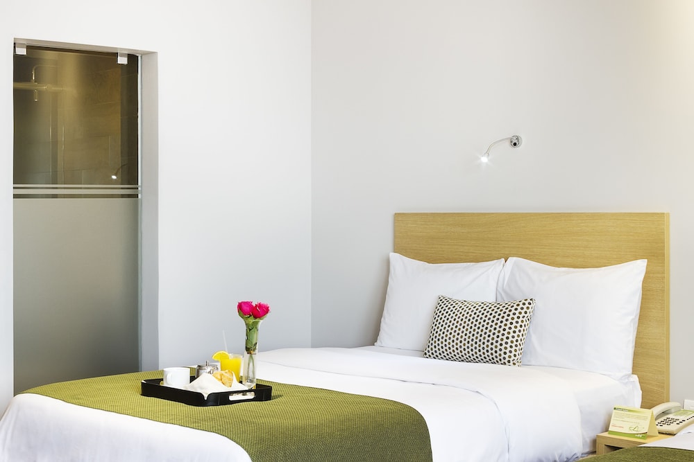 UNIPARK HOTEL 12/66