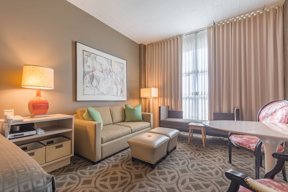 Proximity Hotel 35/71