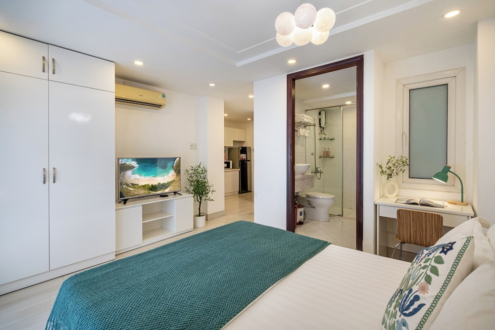 DESIGN, STUDIO, QUEEN BED