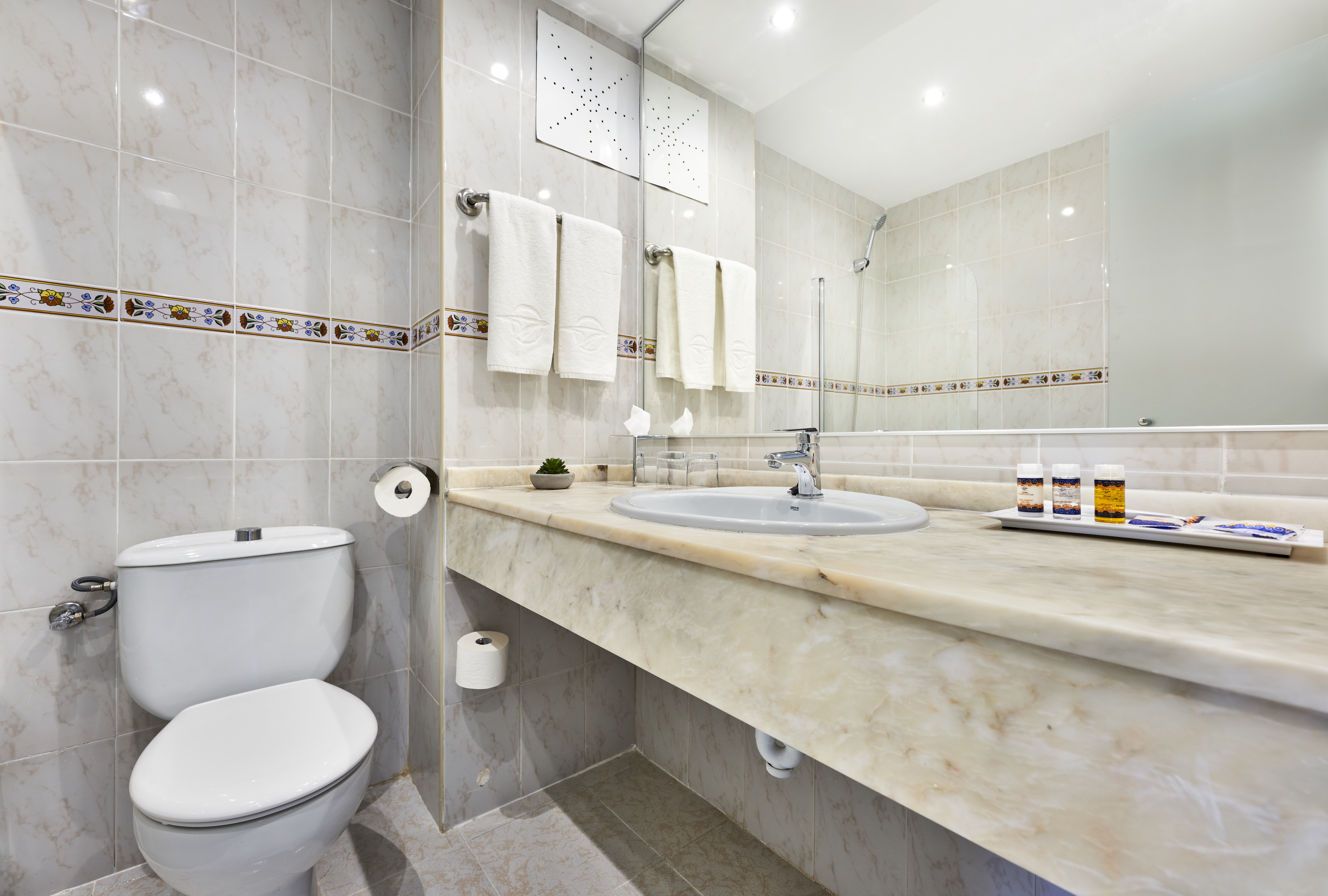 Globales Torrenova - Adults Only 42/45