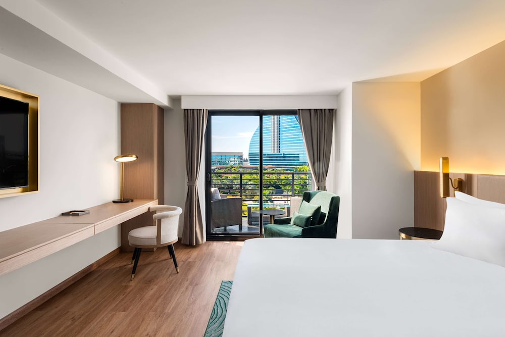 STUDIO, SUITE, KING BED, BALCONY