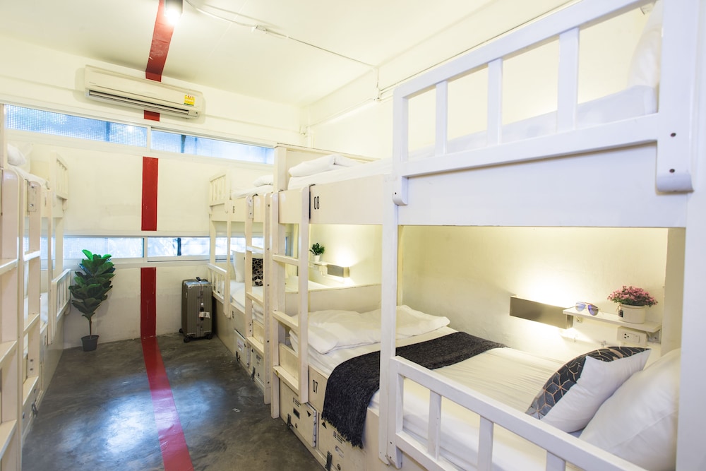 HQ HOSTEL SILOM 21/49