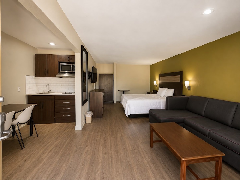 Stratford House Inn and Suites 24/51