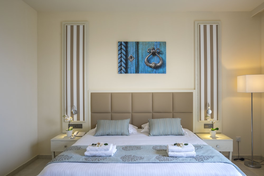 Aquamare Beach Hotel & Spa 19/61