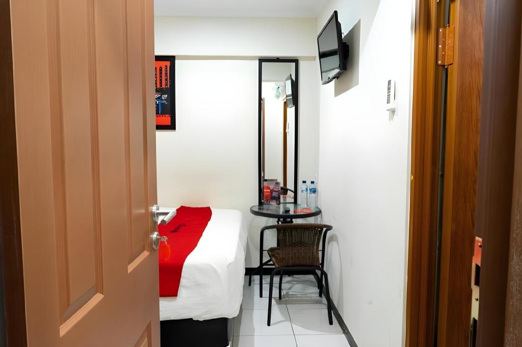 RedDoorz near Setrasari Mall 4 22/22