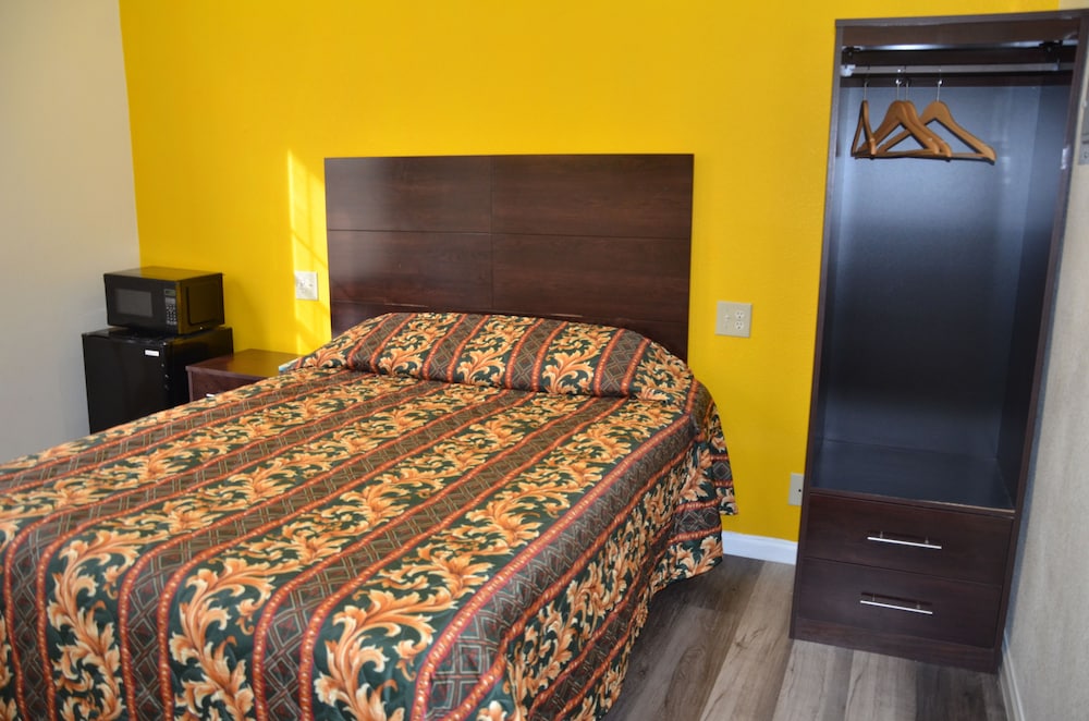 ROOM, QUEEN BED, PRIVATE BATHROOM