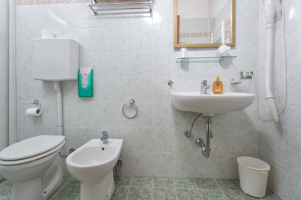 ECONOMY, DOUBLE BED, PRIVATE BATHROOM