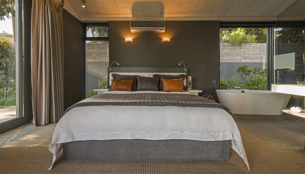 Spanish Farm Guest Lodge 32/90