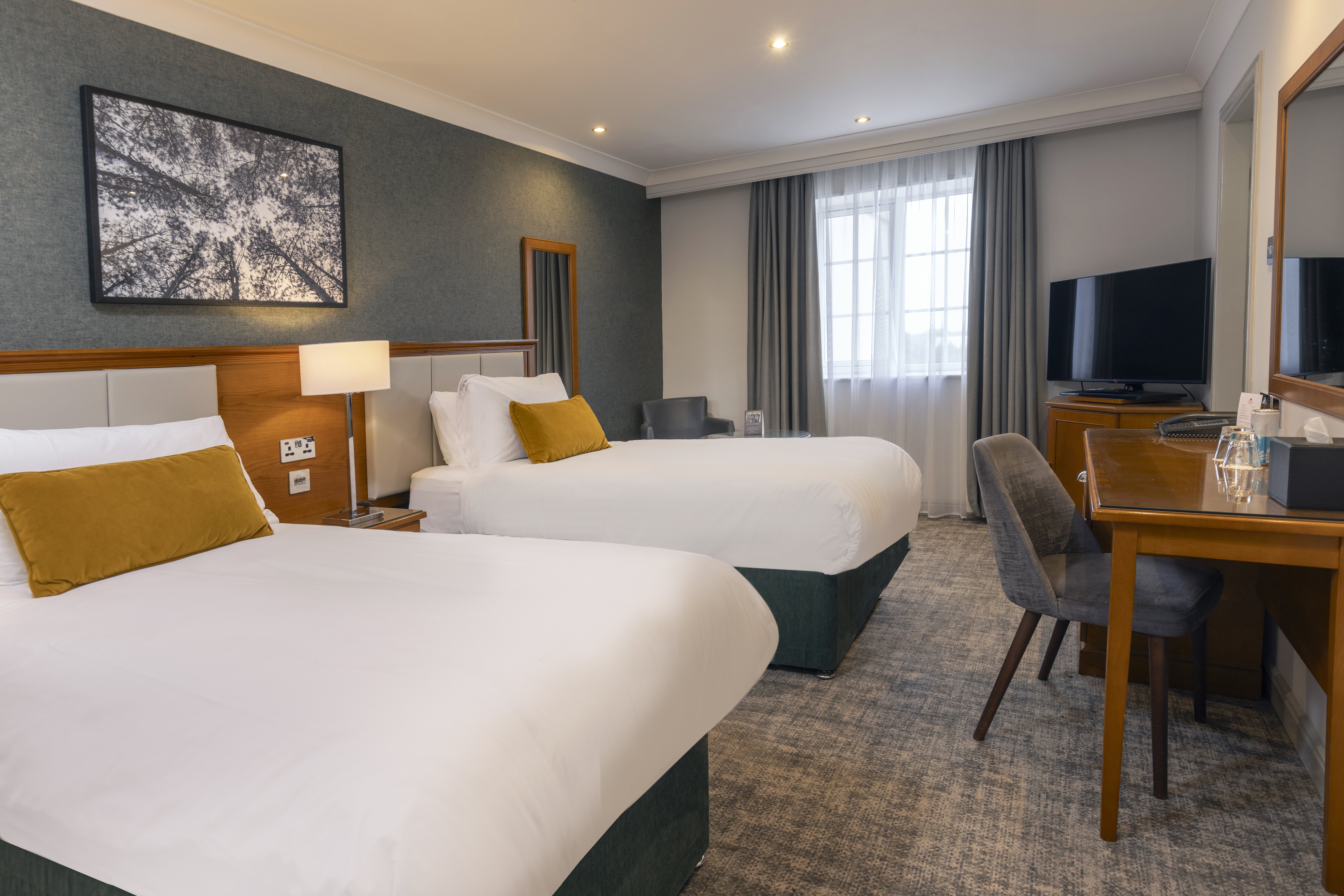 Yew Lodge Hotel East Midlands Airport 12/79