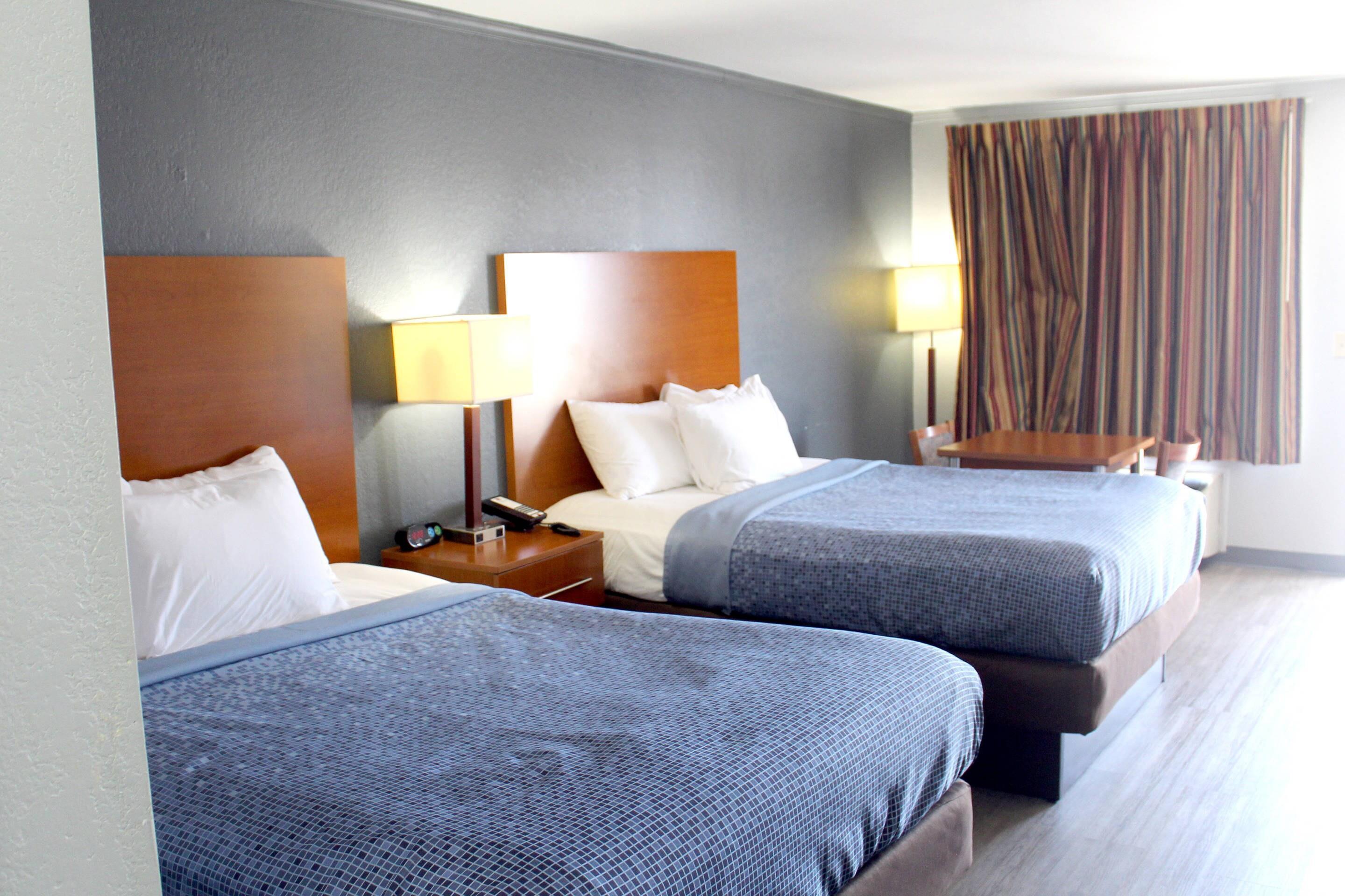 غرفة بسريرين كوين، Econo Lodge Franklin South KY 4/10
