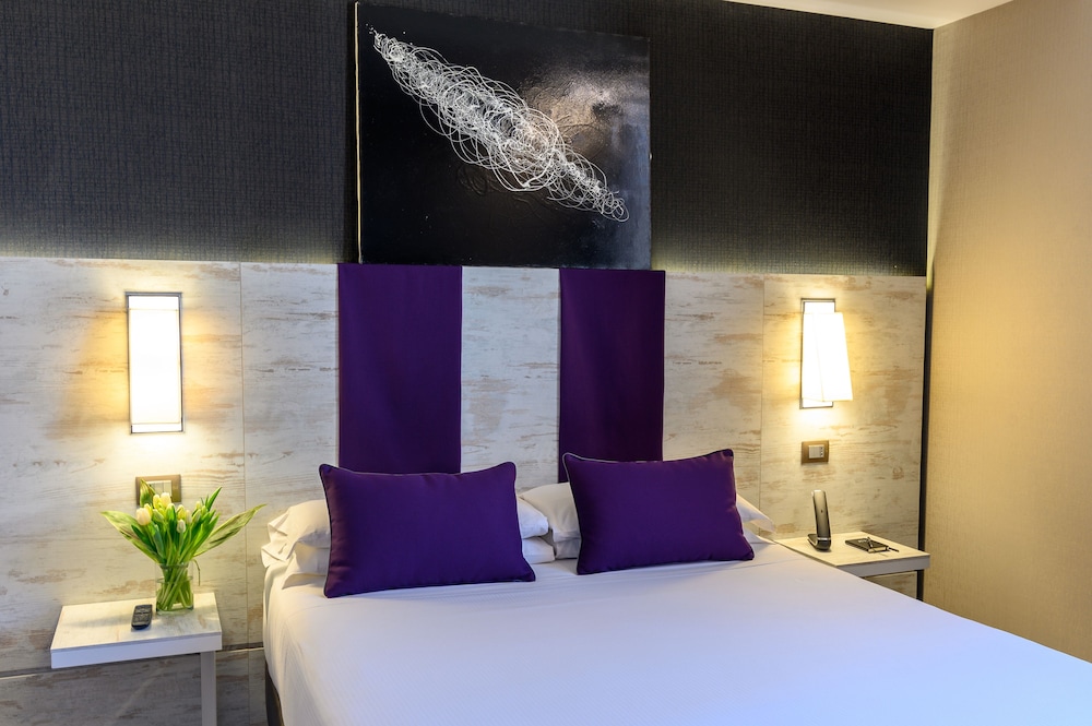 The Guardian Hotel 32/60