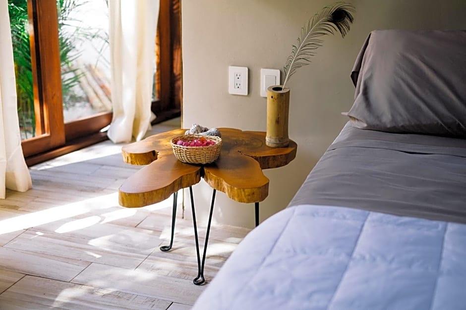 Mamasan Treehouses & Cabins 32/50