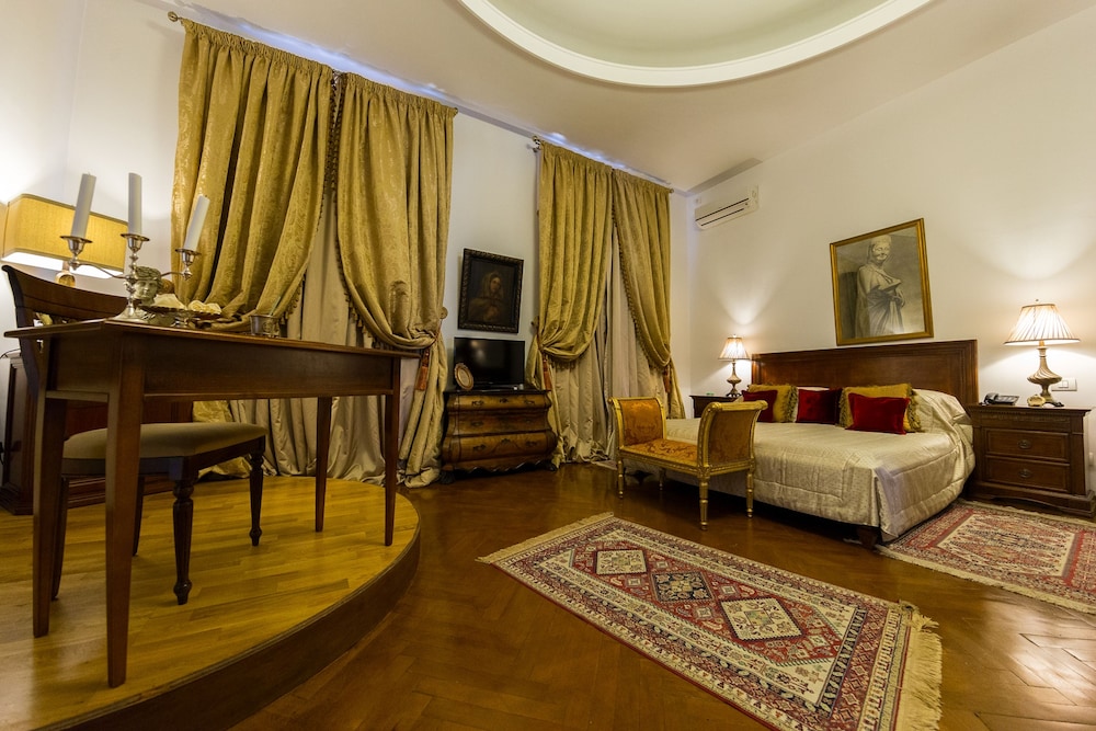 Grand Boutique Hotel 59/77