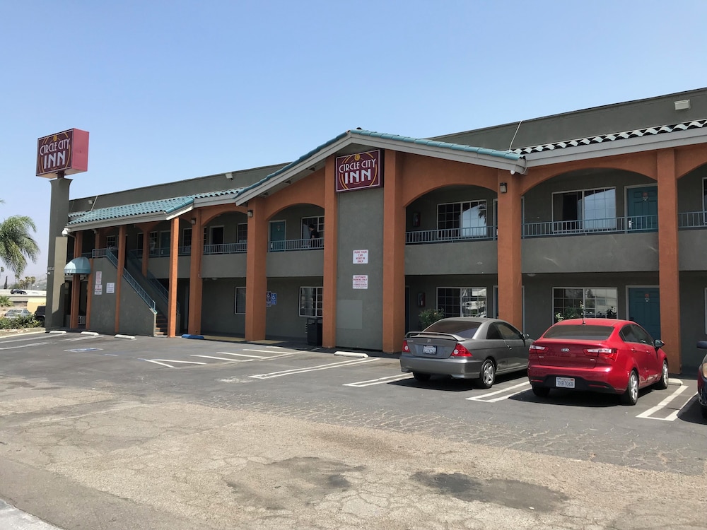 Americas Best Value Inn Corona 38/46