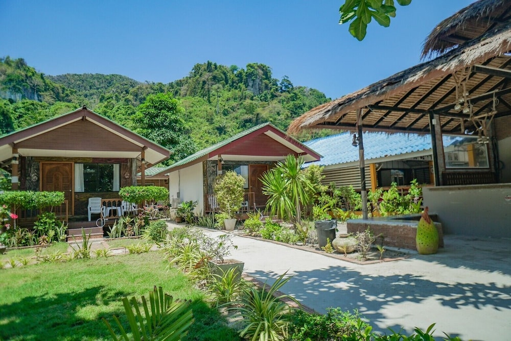 Phi Phi Nice Beach Resort 45/50