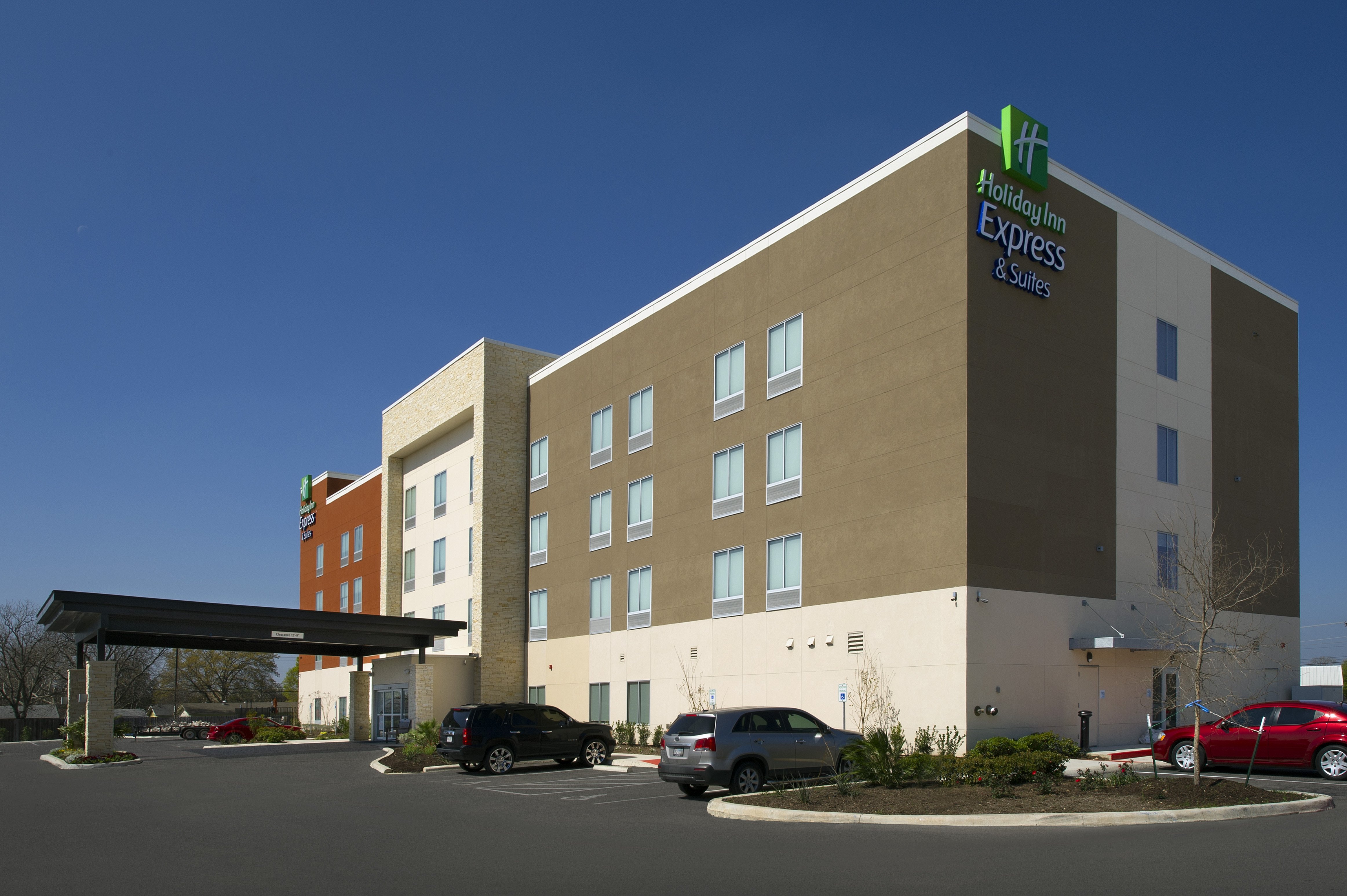 Holiday Inn Express & Suites New Braunfels 58/64