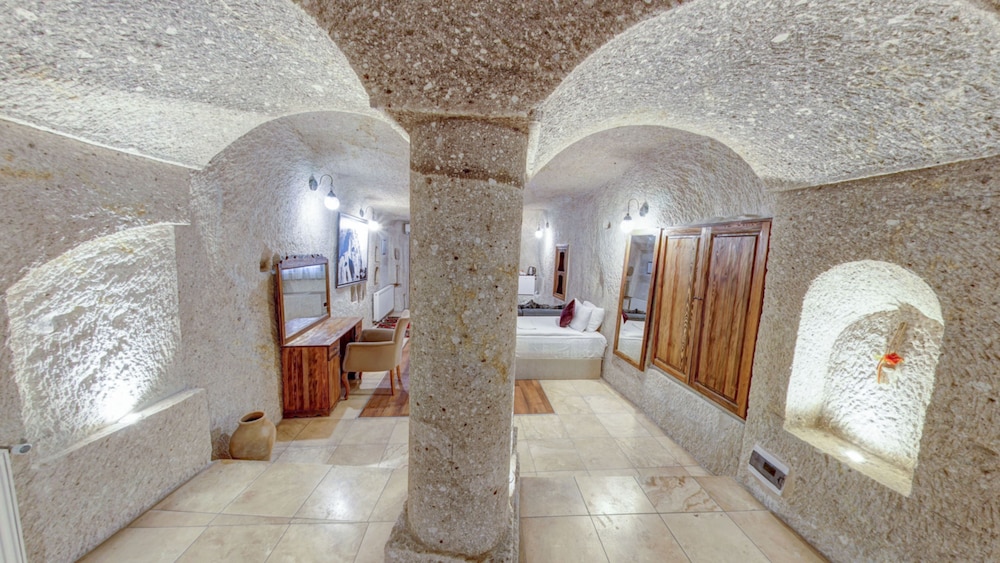 Elegance Cave Suites 26/47