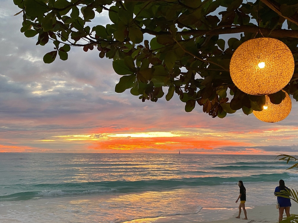 Jonys Beach Resort 28/44