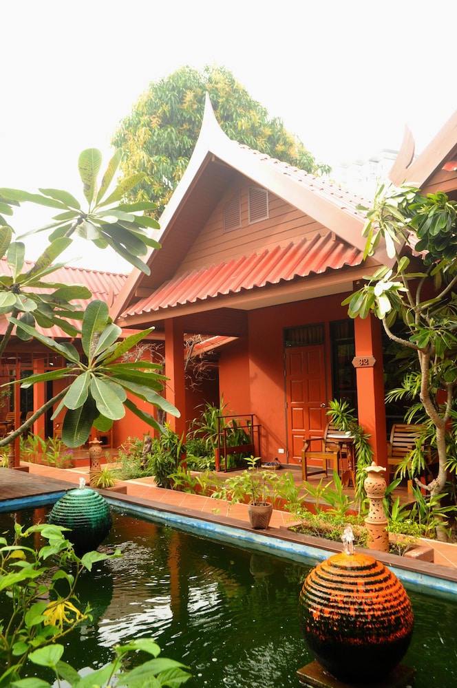 Ruen Kanok Thai House 25/33