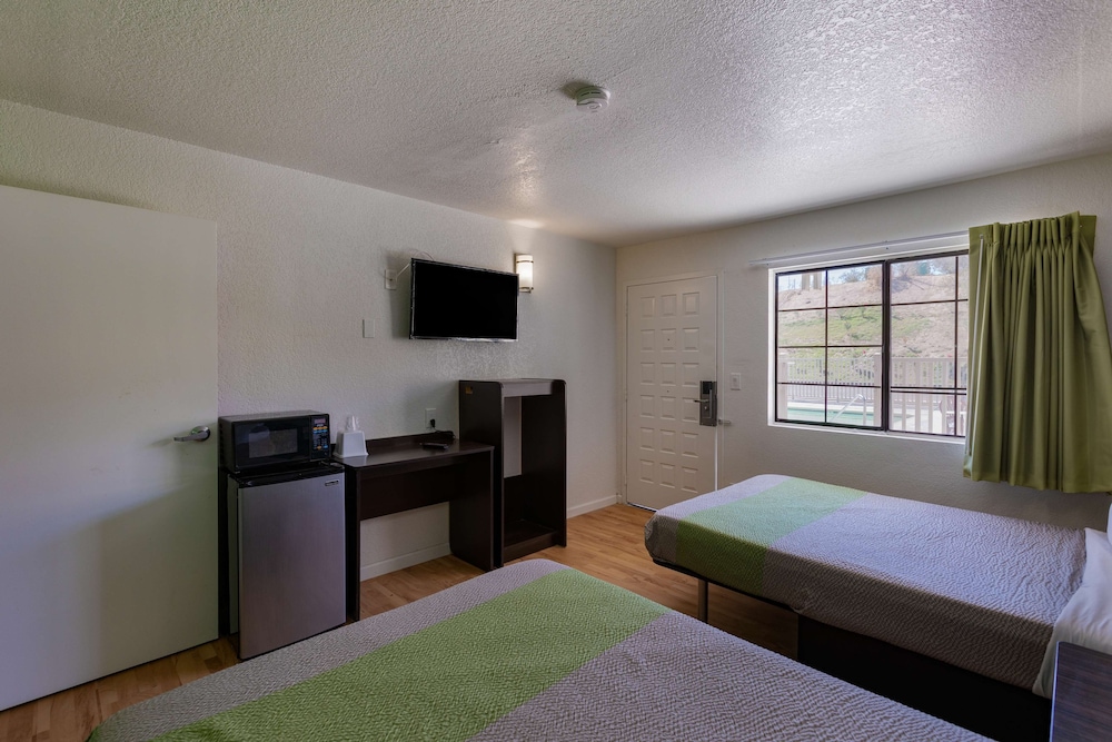 Studio6 Barstow, CA 20/35