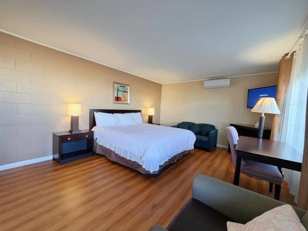 Royal Inn and Suites 20/42