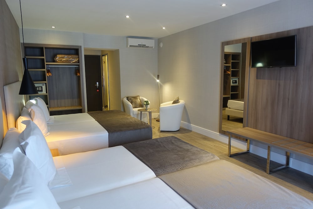 Oasis Hotel 32/69