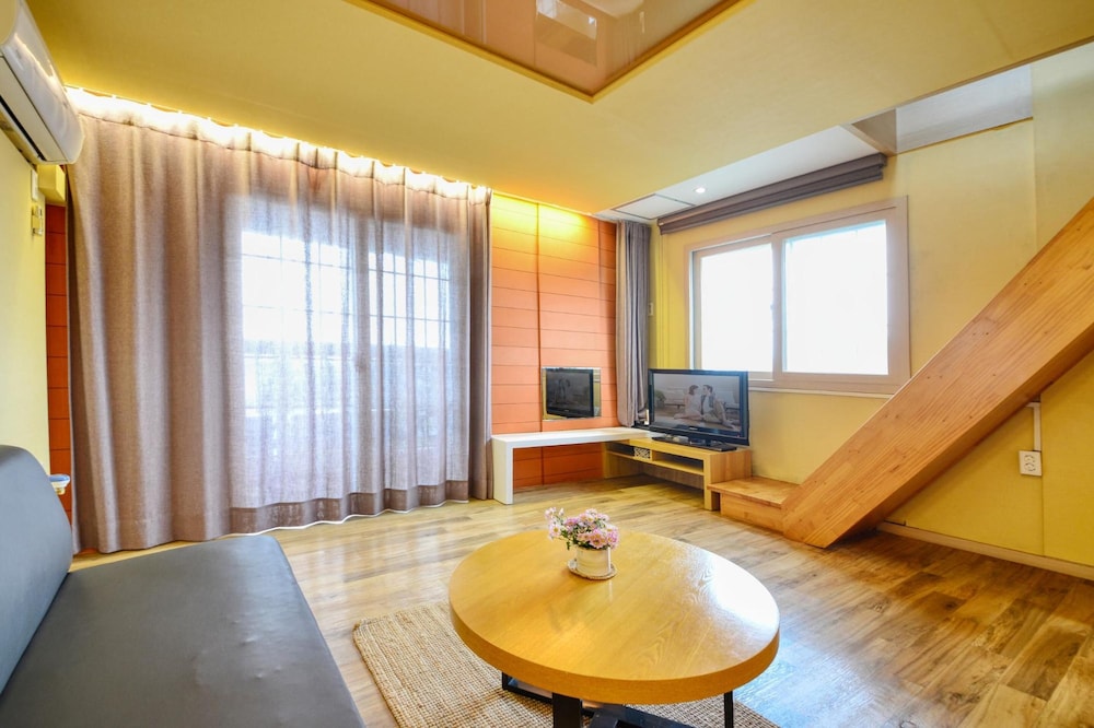 Tongyeong Mongdol House Pension 32/50