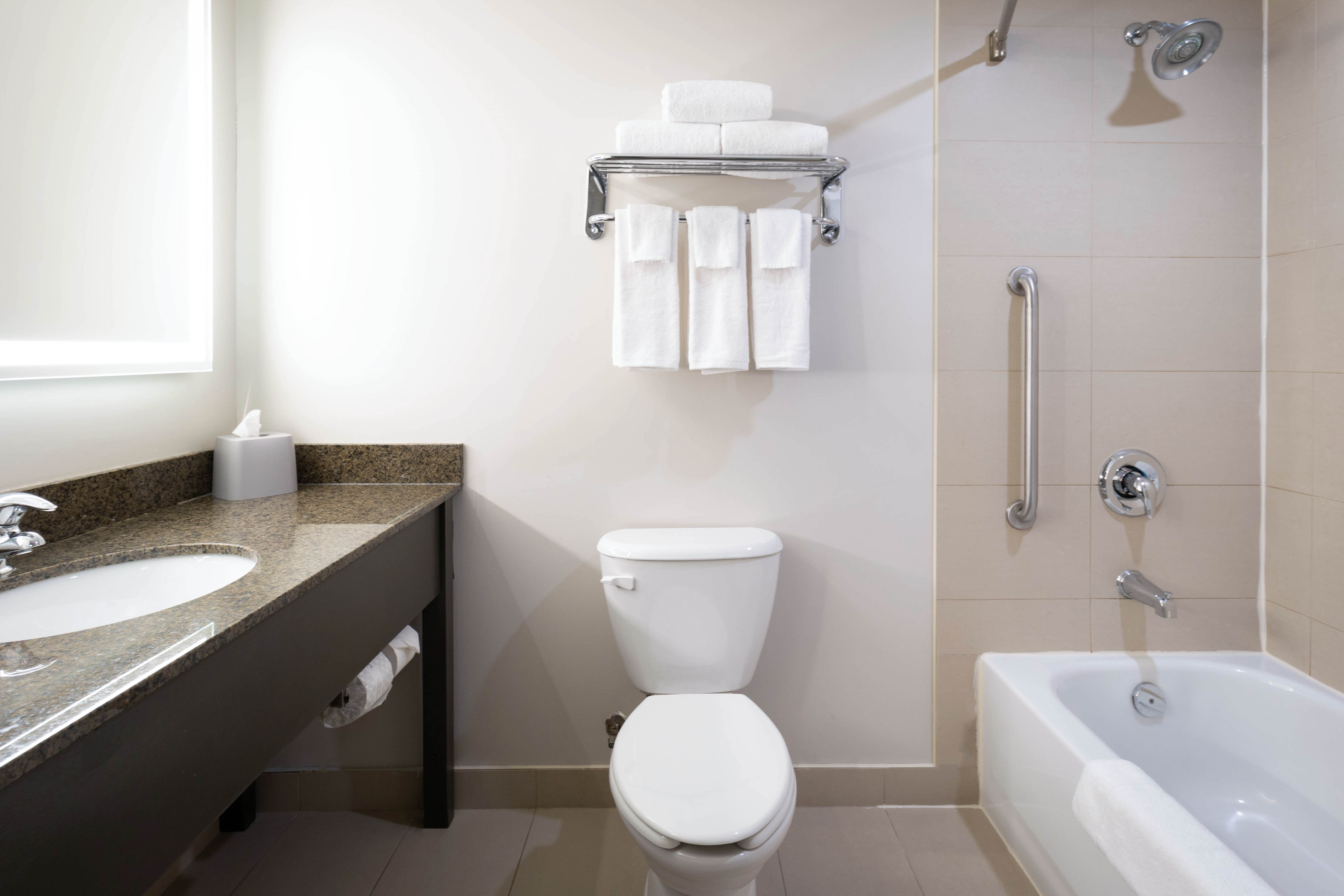 Holiday Inn Express Hotel Suites Kingston 72/72