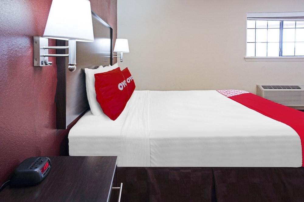 OYO Hotel McAllen Airport South 24/61