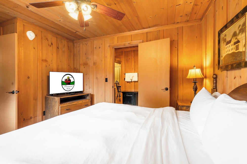 3 BEDROOMS, CABIN, 2 BATHROOMS