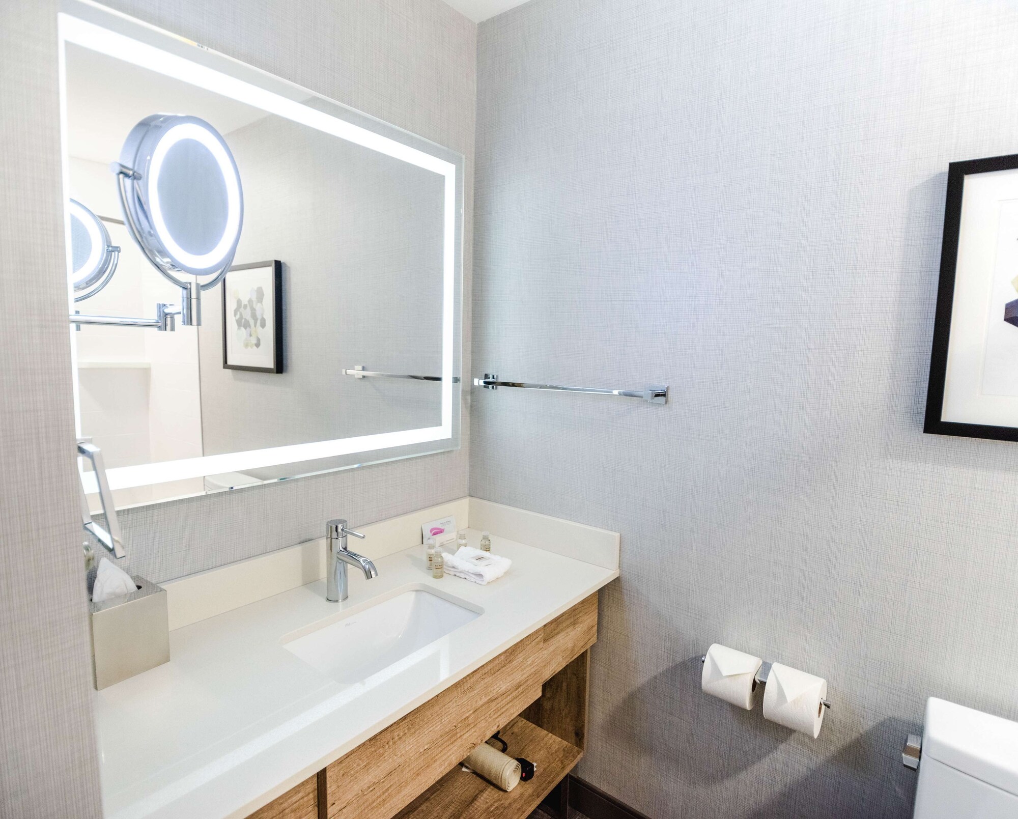 جناح تنفيذي كبير بسرير كينج مع أريكة بمطبخ، Best Western Premier Executive Residency Medicine Hat 4/10