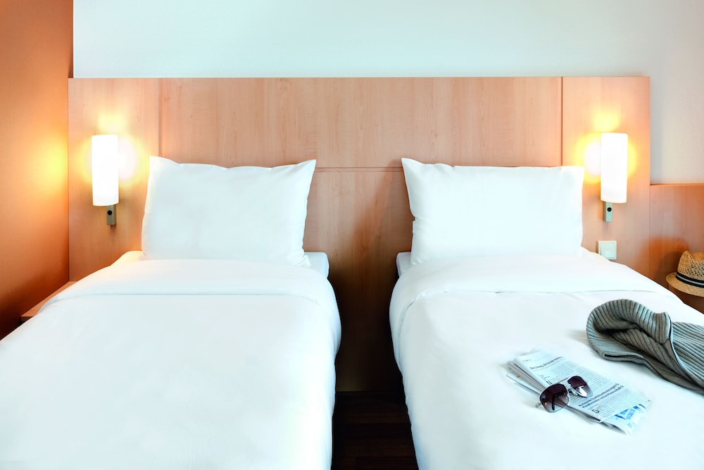 ibis Cannes Plage La Bocca 16/63